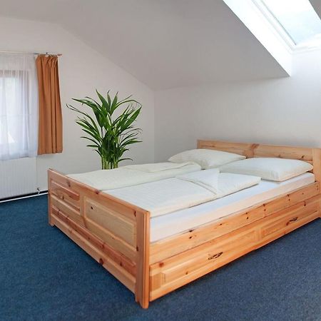 Gasthaus Pension Goldeck シュピッタール・アン・デア・ドラウ エクステリア 写真
